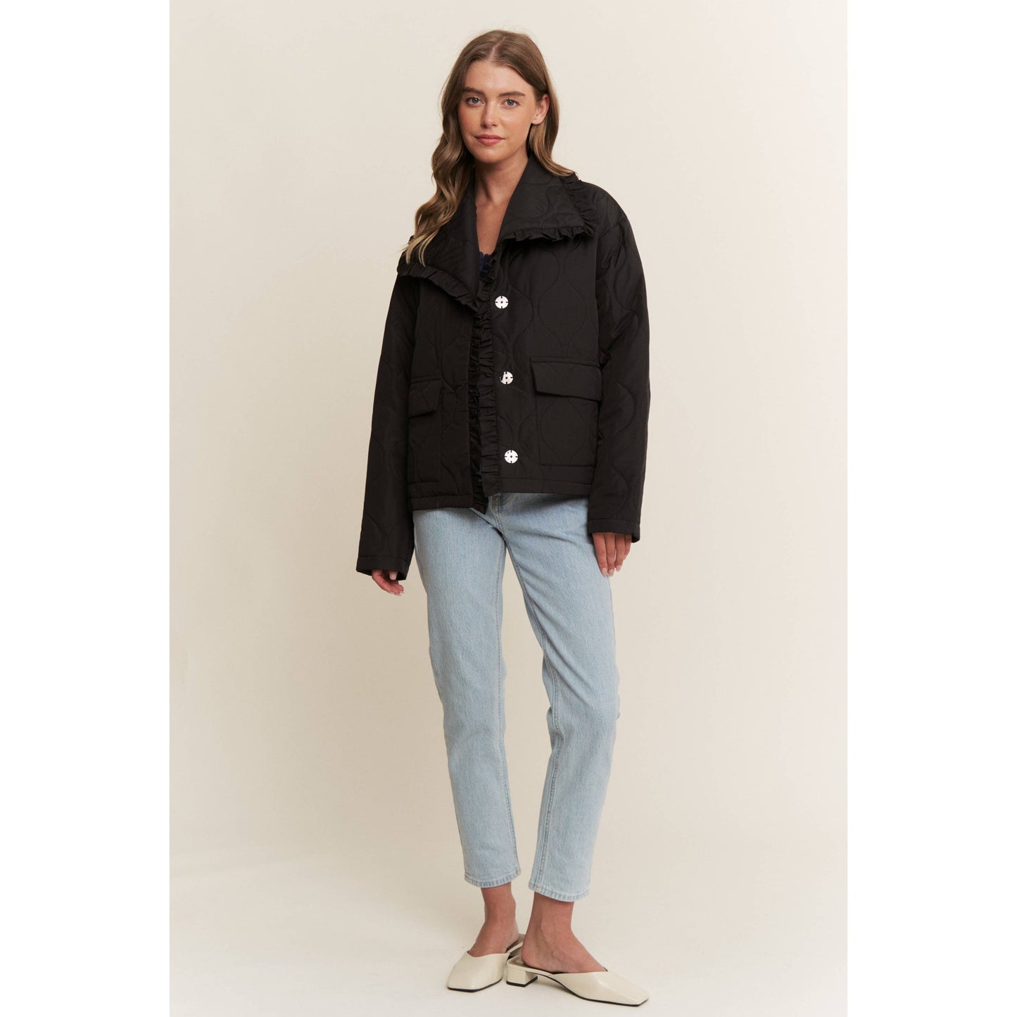 RUFFLE EDGE DETAIL QUILTED LOOSE FIT JACKET: Taupe / S-M-L(2-2-2)