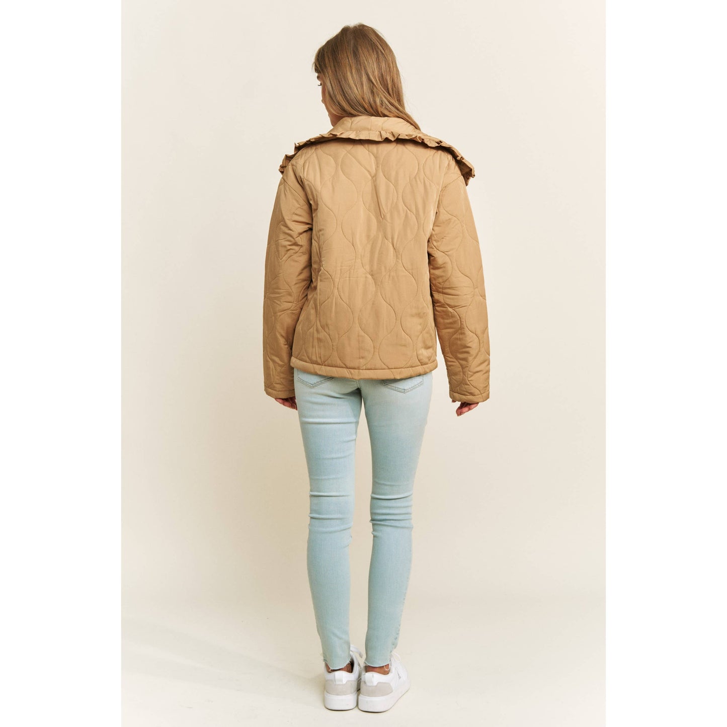 RUFFLE EDGE DETAIL QUILTED LOOSE FIT JACKET: Taupe / S-M-L(2-2-2)