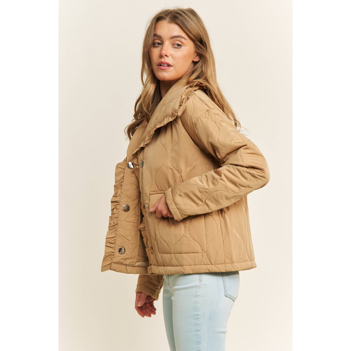 RUFFLE EDGE DETAIL QUILTED LOOSE FIT JACKET: Taupe / S-M-L(2-2-2)