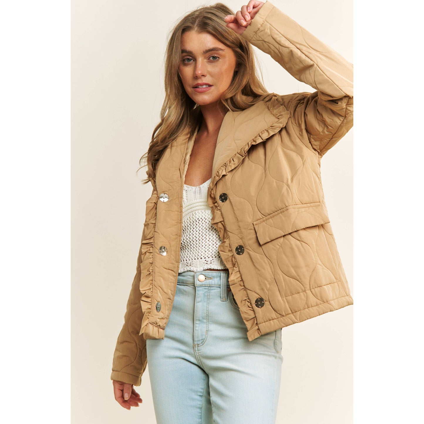 RUFFLE EDGE DETAIL QUILTED LOOSE FIT JACKET: Taupe / S-M-L(2-2-2)