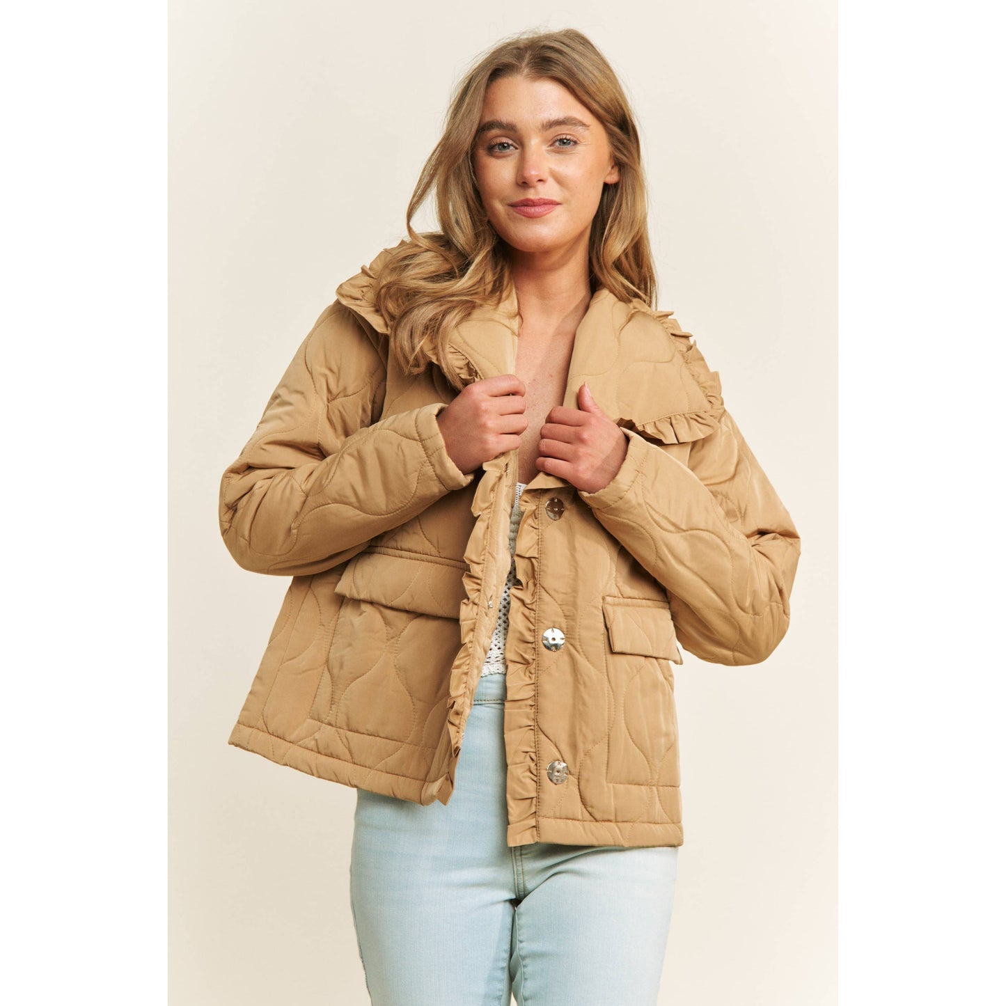 RUFFLE EDGE DETAIL QUILTED LOOSE FIT JACKET: Taupe / S-M-L(2-2-2)