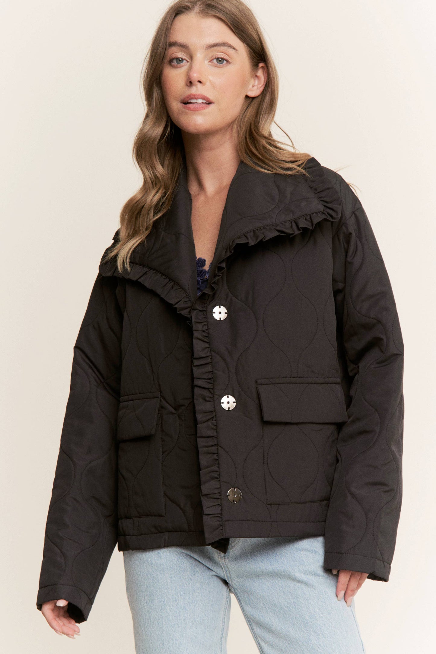RUFFLE EDGE DETAIL QUILTED LOOSE FIT JACKET: Taupe / S-M-L(2-2-2)