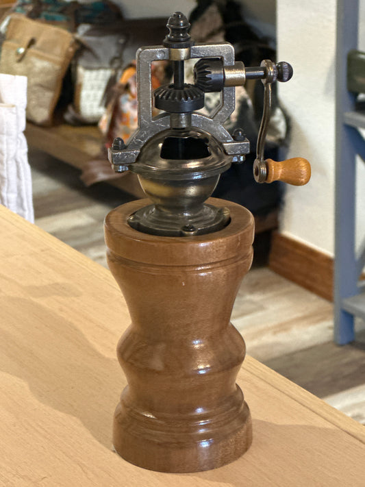 Sea Salt & Pepper Grinder-Walnut