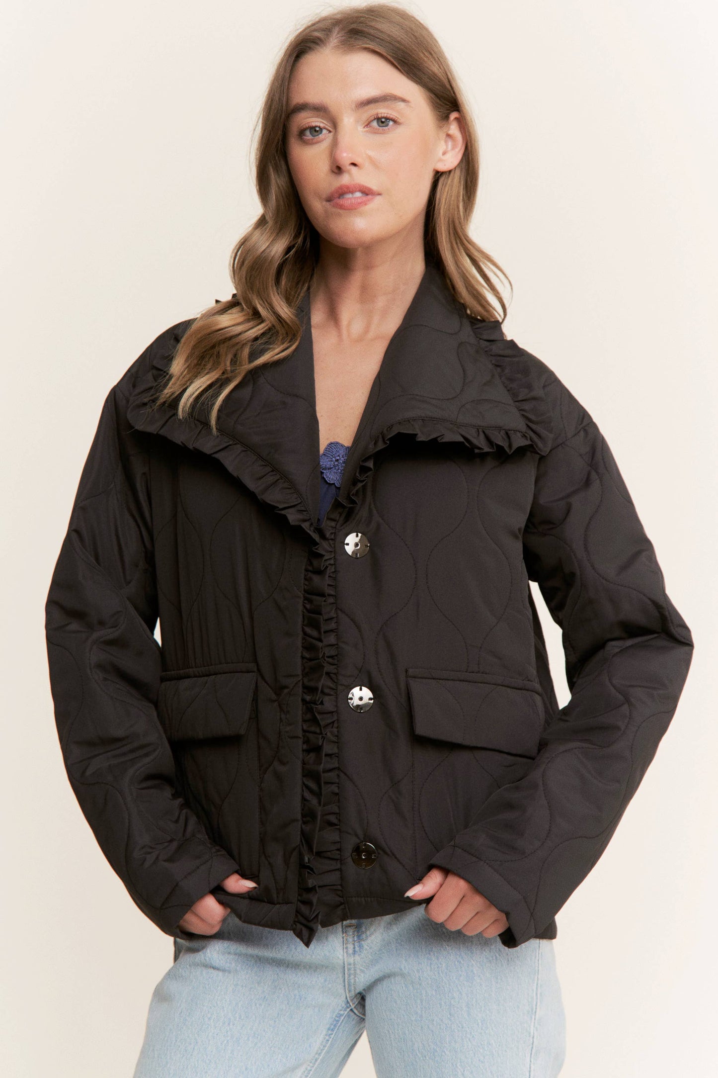 RUFFLE EDGE DETAIL QUILTED LOOSE FIT JACKET: Taupe / S-M-L(2-2-2)
