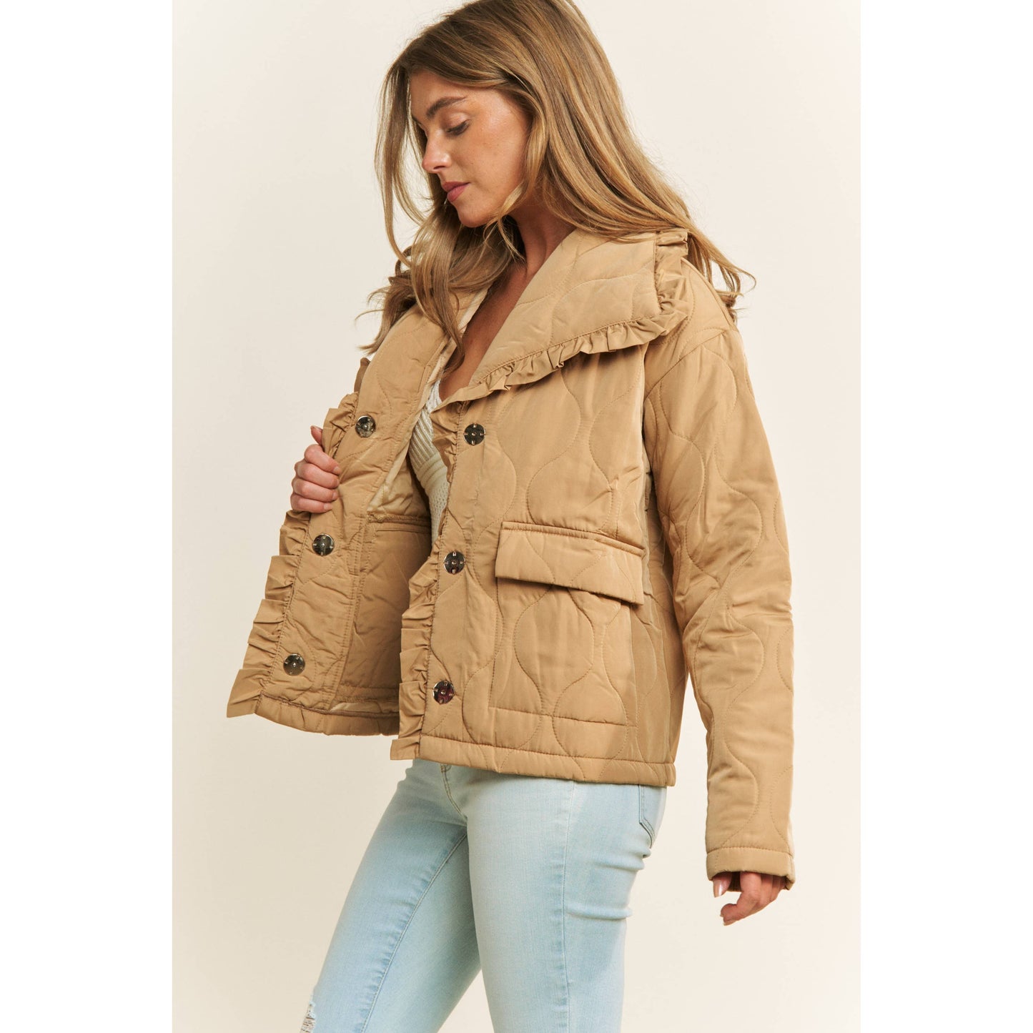 RUFFLE EDGE DETAIL QUILTED LOOSE FIT JACKET: Taupe / S-M-L(2-2-2)