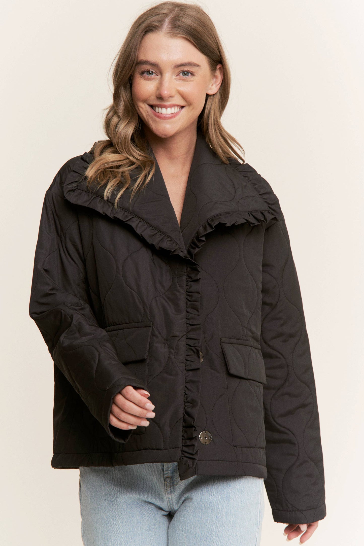 RUFFLE EDGE DETAIL QUILTED LOOSE FIT JACKET: Taupe / S-M-L(2-2-2)
