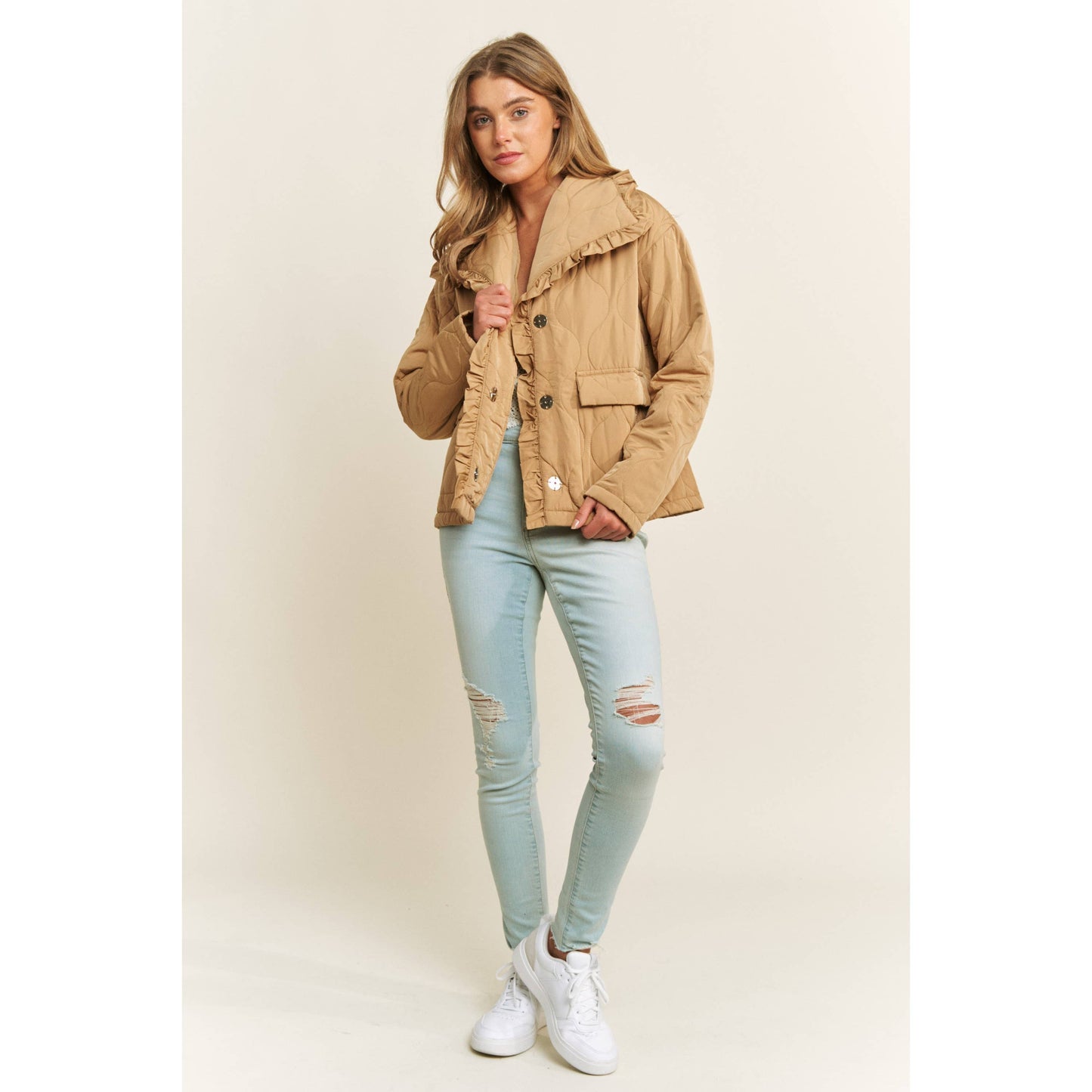 RUFFLE EDGE DETAIL QUILTED LOOSE FIT JACKET: Taupe / S-M-L(2-2-2)