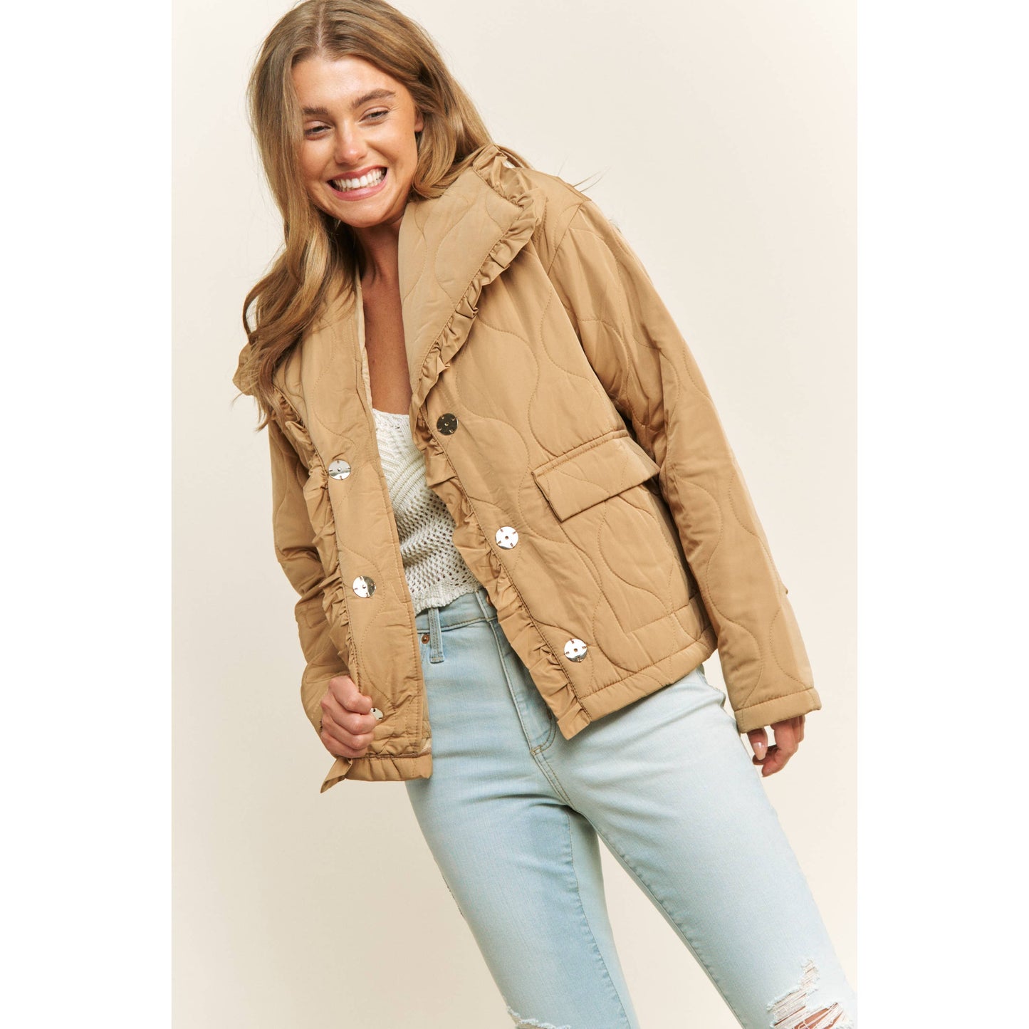RUFFLE EDGE DETAIL QUILTED LOOSE FIT JACKET: Taupe / S-M-L(2-2-2)
