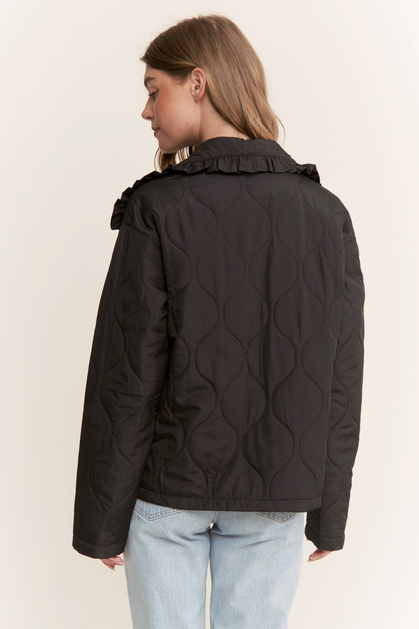 RUFFLE EDGE DETAIL QUILTED LOOSE FIT JACKET: Taupe / S-M-L(2-2-2)