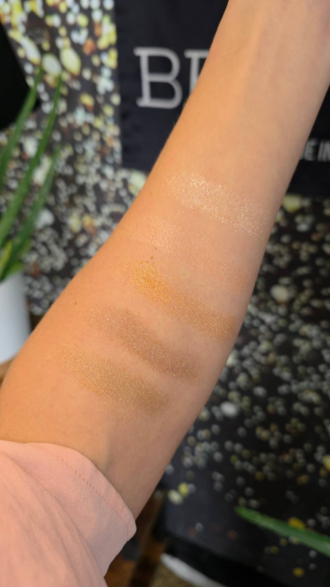 Shimmer Powder Pots: Eyes, Bronzer, Blush Only 2 Ingredients: 28-Piece Bundle with Testers + FREE Display