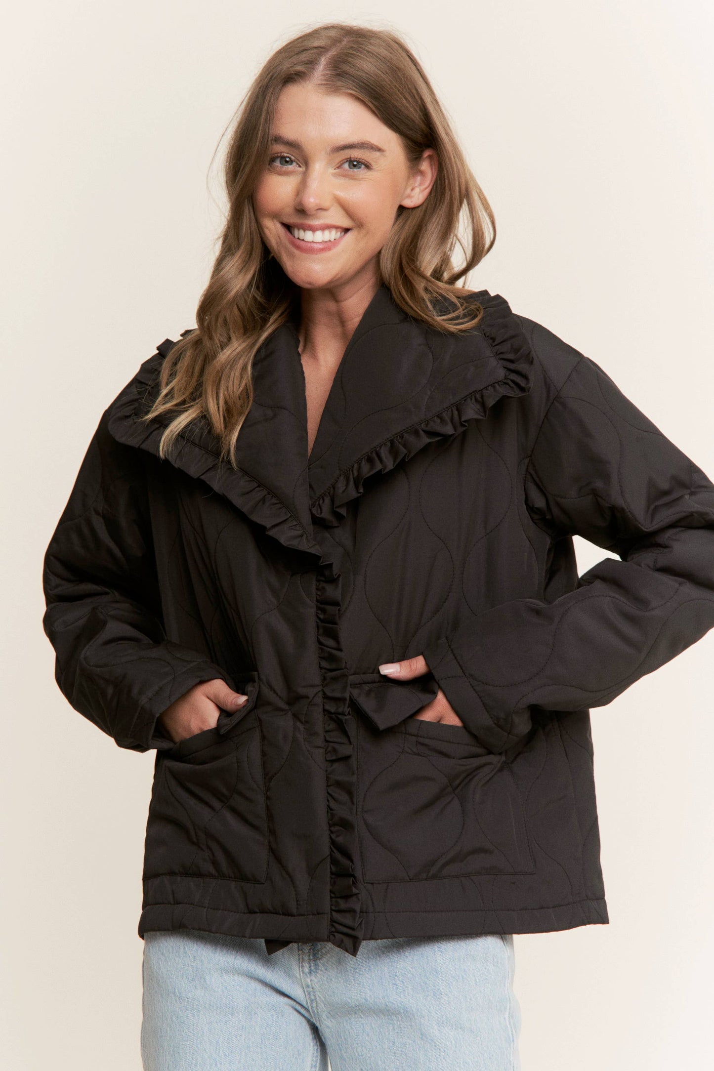 RUFFLE EDGE DETAIL QUILTED LOOSE FIT JACKET: Taupe / S-M-L(2-2-2)