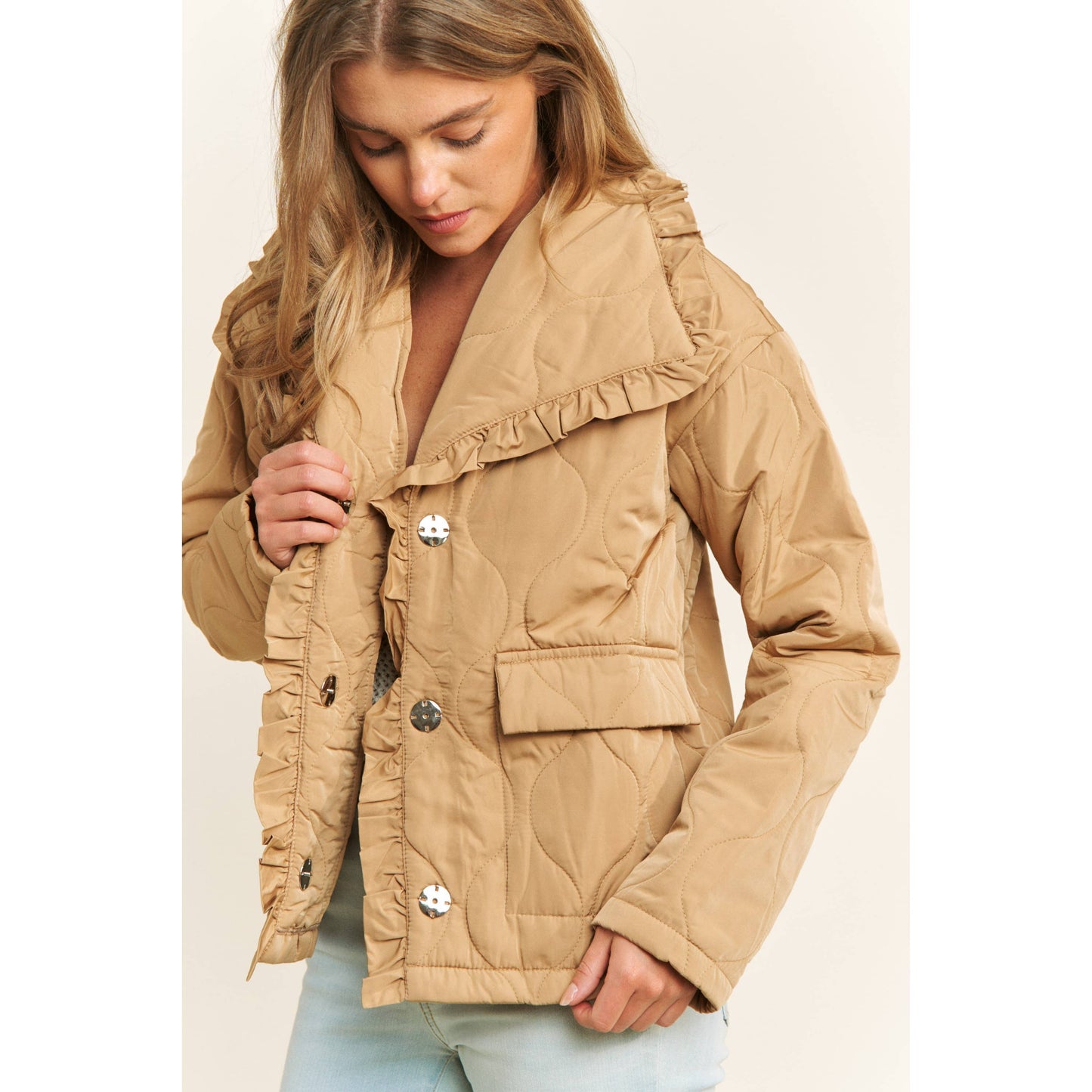 RUFFLE EDGE DETAIL QUILTED LOOSE FIT JACKET: Taupe / S-M-L(2-2-2)